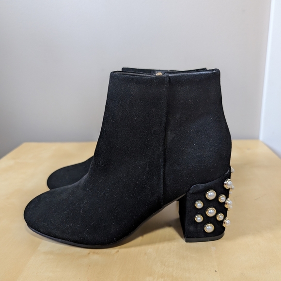 Aqua Diva Black Ankle Boots with Gold Zipper and Pearl  Studded Heel 7.5 - Picture 3 of 10